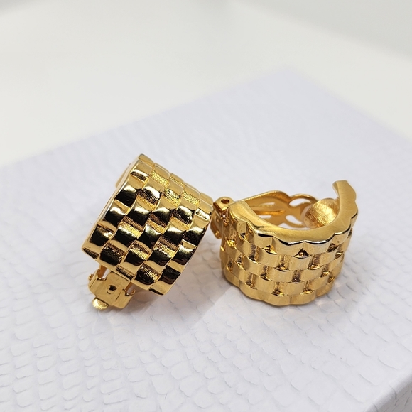 Givenchy Large Gold Clip On Earrings - Picture 4 of 16